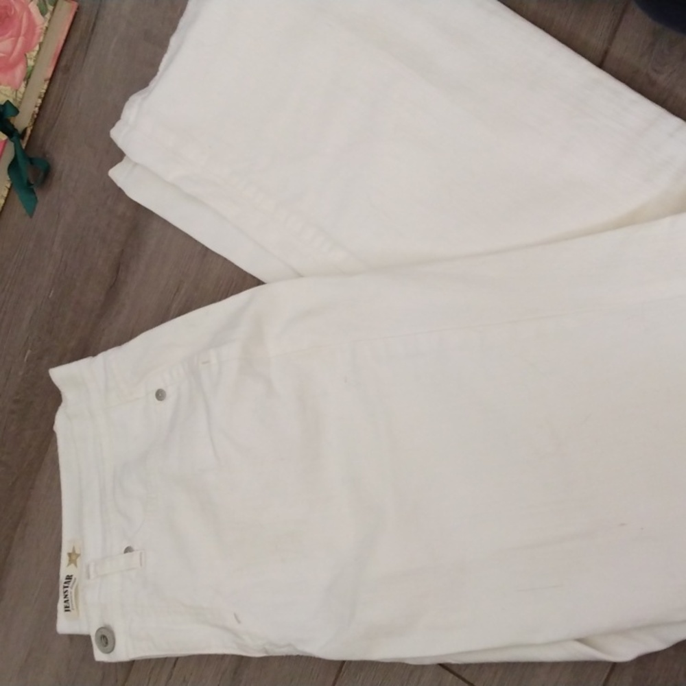 Jeanstar white jeans, like new, small stain and manufacturing flaw